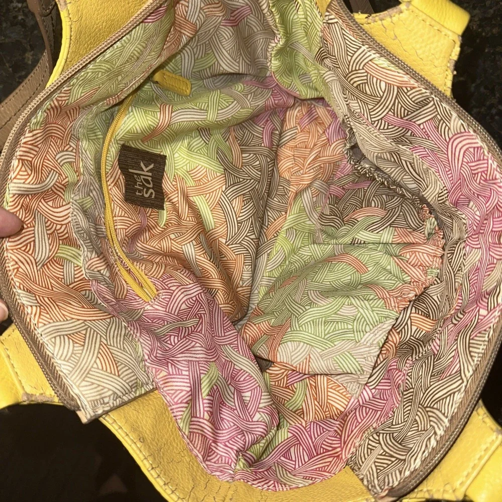 The Sak Hobo Shoulder Bag Purse Yellow‎ Mustard Tan Pebbled Bag Charm